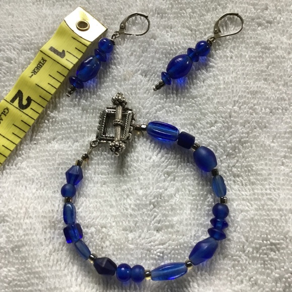 Glass bead bracelet and earrings - Picture 3 of 4